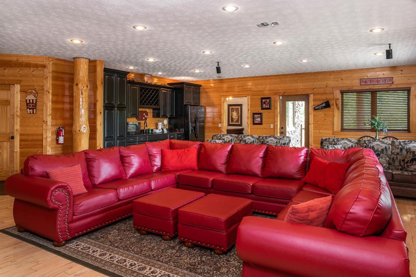 Big Bear Ridge - Breathtaking Mountain Views And Private Forest Scenes In Amazing Large Log Gatlinburg