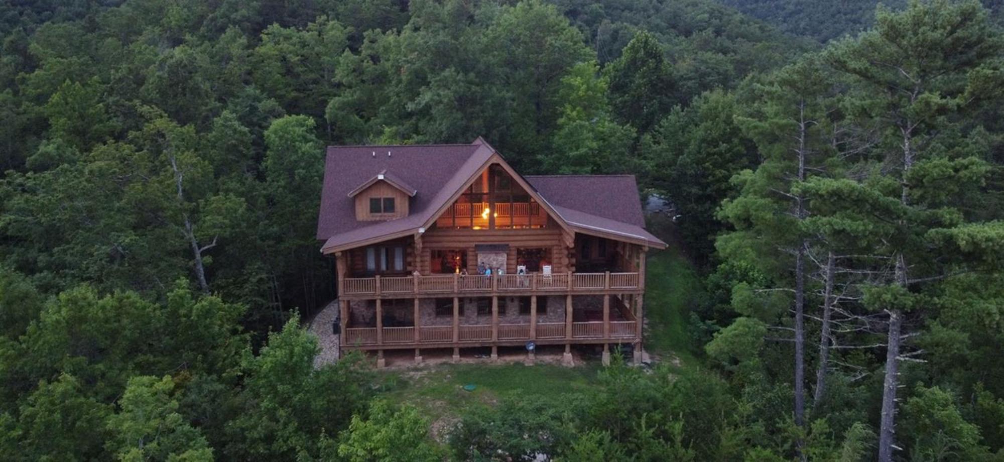 Big Bear Ridge - Breathtaking Mountain Views And Private Forest Scenes In Amazing Large Log Gatlinburg